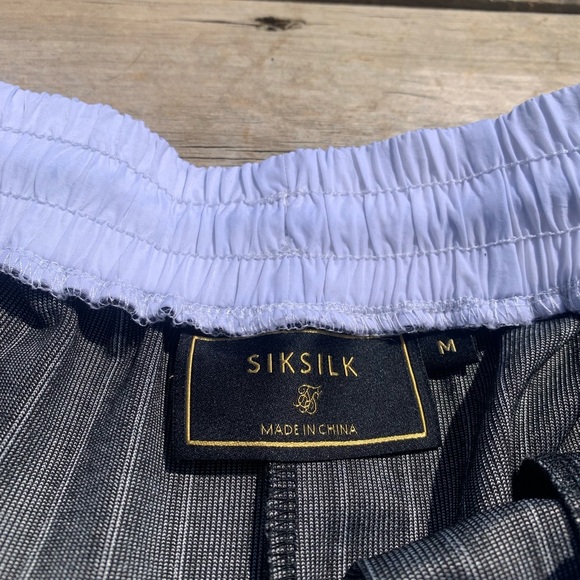 SikSilk Men’s Pinstripe Shorts Size M Black White Elastic Waist - Picture 4 of 5